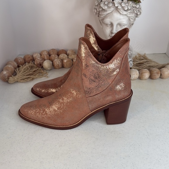 Seychelles Women's Pretty Little Bird Fashion Boots Sz 9 Rose Gold - Picture 5 of 13